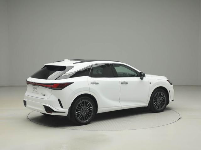 RX RX500h Fスポーツパフォーマンス RX500h Fスポーツパフォーマンス(5名) CPO レクサス認定中古車 マークレビンソン パノラマルーフ 輻射ヒーター(運転席・助手席) ルーフレール 21インチダークメタリック塗装アルミホイール(7枚目)