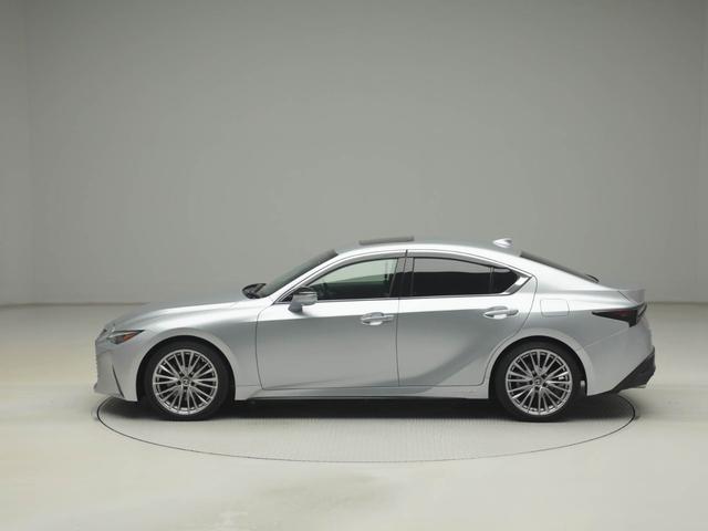 IS IS300h バージョンL CPO レクサス認定中古車 ムーンルーフ パノラミックビューモニター ウィンドウフィルム ブラインドスポットモニター パーキングサポートブレーキ ドライブレコーダー(4枚目)
