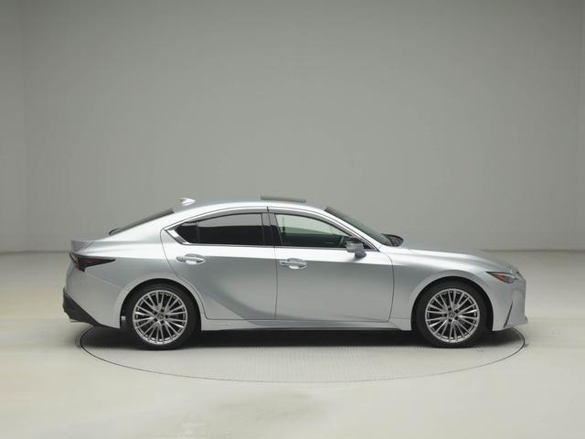 IS IS300h バージョンL CPO レクサス認定中古車 ムーンルーフ パノラミックビューモニター ウィンドウフィルム ブラインドスポットモニター パーキングサポートブレーキ ドライブレコーダー(8枚目)