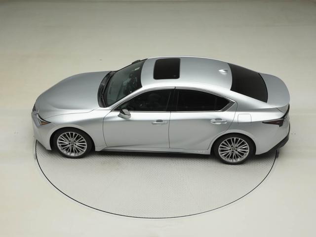 IS IS300h バージョンL CPO レクサス認定中古車 ムーンルーフ パノラミックビューモニター ウィンドウフィルム ブラインドスポットモニター パーキングサポートブレーキ ドライブレコーダー(12枚目)