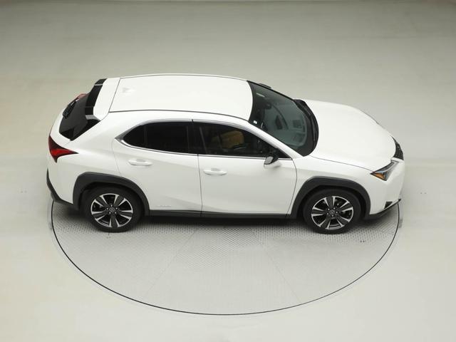 UX UX250h バージョンL CPO レクサス認定中古車 カラーヘッドアップディスプレイサイドバイザー ドアエッジプロテクター ナンバーフレーム ドライブレコーダー(純正)(11枚目)