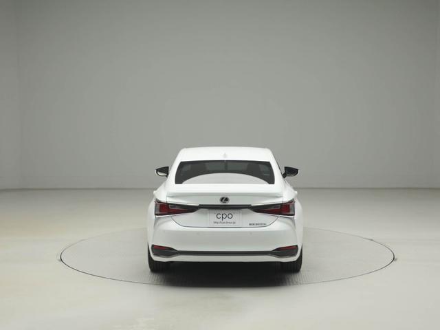 ＥＳ ＥＳ３００ｈ　Ｆスポーツ　ＣＰＯ　レクサス認定中古車　ハンズフリーパワートランクリッド　鍛造アルミホイール（ＴＲＤ製）（5枚目）