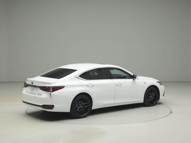 ＥＳ ＥＳ３００ｈ　Ｆスポーツ　ＣＰＯ　レクサス認定中古車　ハンズフリーパワートランクリッド　鍛造アルミホイール（ＴＲＤ製）（6枚目）