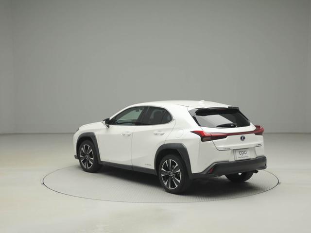 UX UX250h バージョンL CPOレクサス認定中古車 パノラミックビューモニター ナンバーフレーム ドライブレコーダー(純正前後)(4枚目)