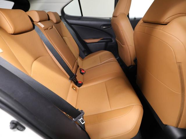 UX UX250h バージョンL CPOレクサス認定中古車 パノラミックビューモニター ナンバーフレーム ドライブレコーダー(純正前後)(20枚目)