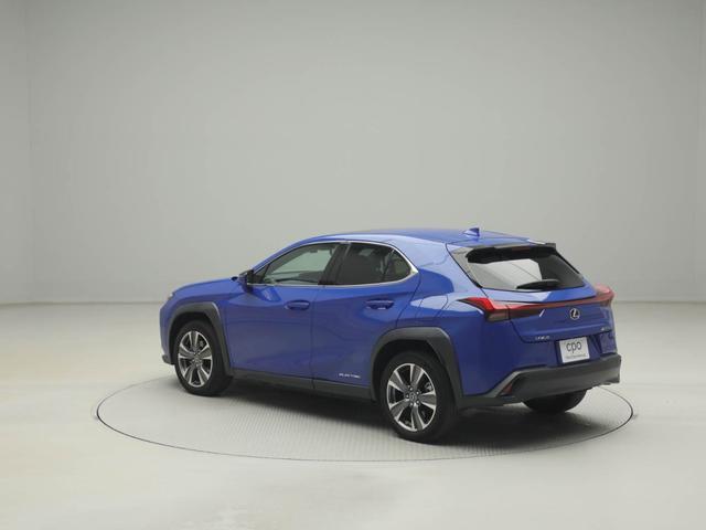 ＵＸ ＵＸ３００ｅ　バージョンＬ　ＣＰＯ　レクサス認定中古車　ムーンルーフ　おくだけ充電　ホイールロックナット　ドライブレコーダー（4枚目）