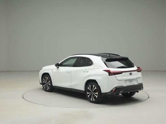 ＵＸ ＵＸ２５０ｈ　Ｆスポーツエモーショナルエクスプローラ　ＣＰＯ　レクサス認定中古車　ブラックルーフ　ＦＳＰＯＲＴ専用オレンジブレーキキャリパー　三眼フルＬＥＤヘッドランプ　アダプティブハイビームシステム　ルーフレール　ＩＴＳＣＯＮＮＥＣＴ（5枚目）