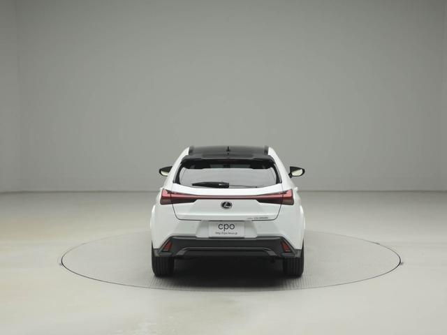 ＵＸ ＵＸ２５０ｈ　Ｆスポーツエモーショナルエクスプローラ　ＣＰＯ　レクサス認定中古車　ブラックルーフ　ＦＳＰＯＲＴ専用オレンジブレーキキャリパー　三眼フルＬＥＤヘッドランプ　アダプティブハイビームシステム　ルーフレール　ＩＴＳＣＯＮＮＥＣＴ（6枚目）