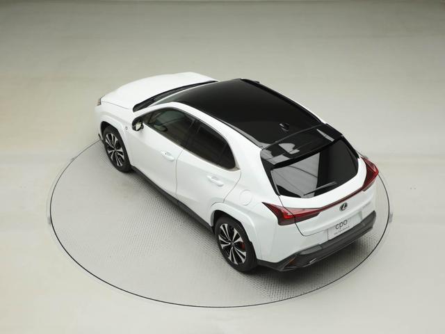 ＵＸ ＵＸ２５０ｈ　Ｆスポーツエモーショナルエクスプローラ　ＣＰＯ　レクサス認定中古車　ブラックルーフ　ＦＳＰＯＲＴ専用オレンジブレーキキャリパー　三眼フルＬＥＤヘッドランプ　アダプティブハイビームシステム　ルーフレール　ＩＴＳＣＯＮＮＥＣＴ（13枚目）