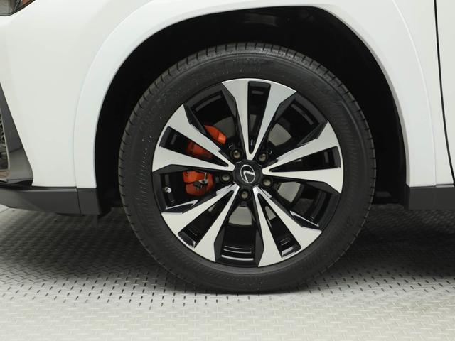 ＵＸ ＵＸ２５０ｈ　Ｆスポーツエモーショナルエクスプローラ　ＣＰＯ　レクサス認定中古車　ブラックルーフ　ＦＳＰＯＲＴ専用オレンジブレーキキャリパー　三眼フルＬＥＤヘッドランプ　アダプティブハイビームシステム　ルーフレール　ＩＴＳＣＯＮＮＥＣＴ（30枚目）