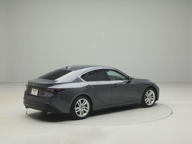 ＩＳ ＩＳ３００ｈ　ＣＰＯ　レクサス認定中古車　三眼フルＬＥＤヘッドランプ＆ＬＥＤフロントターンシグナルランプ　パノラミックビューモニター　後席ＳＲＳサイドエアバッグ（7枚目）