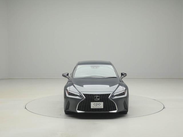 ＩＳ ＩＳ３００ｈ　ＣＰＯ　レクサス認定中古車　三眼フルＬＥＤヘッドランプ＆ＬＥＤフロントターンシグナルランプ　パノラミックビューモニター　後席ＳＲＳサイドエアバッグ（10枚目）