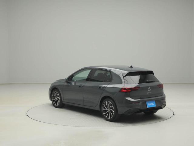 ゴルフ ＴＤＩアクティブアドバンス　プラチナムエディション　認定中古車　アダクティブクルーズコントロール（全車速追従機能付き）　レーンキープアシスト　パークディスタンスコントロール　リヤトラフィックアラート　レーンチェンジアシスト　デジタルメータークラスター（3枚目）