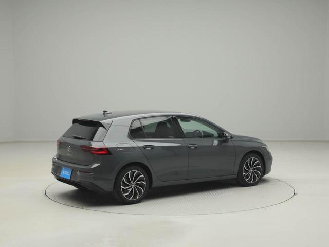 ゴルフ ＴＤＩアクティブアドバンス　プラチナムエディション　認定中古車　アダクティブクルーズコントロール（全車速追従機能付き）　レーンキープアシスト　パークディスタンスコントロール　リヤトラフィックアラート　レーンチェンジアシスト　デジタルメータークラスター（5枚目）