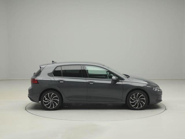 ゴルフ ＴＤＩアクティブアドバンス　プラチナムエディション　認定中古車　アダクティブクルーズコントロール（全車速追従機能付き）　レーンキープアシスト　パークディスタンスコントロール　リヤトラフィックアラート　レーンチェンジアシスト　デジタルメータークラスター（6枚目）