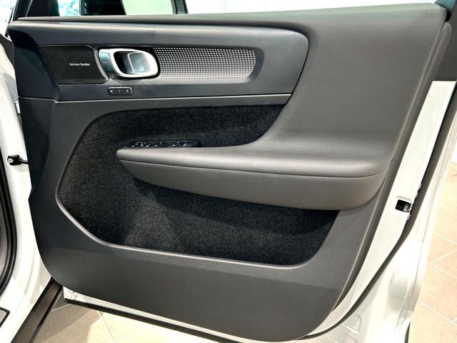 XC40 ウルトラ B4 AWD ダークエディション(13枚目)
