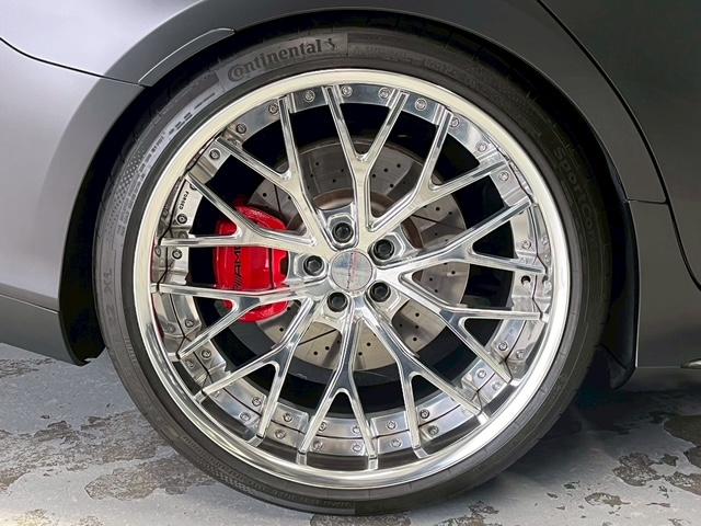 ＧＴ ４ドアクーペ ４３　４マチック＋　ライドコントロール＋パッケージ　４３　４マチック＋　ＡＭＧ　ＲＩＤＥ　ＣＯＮＴＲＯＬ＋ＰＫＧ　グラファイトグレーマグノ（マッド）エクスクルーシブＰＫＧ　ＨＵＤ　ハイパーフォージド２２インチＡＷ　ロワリングキット　レーダー（19枚目）
