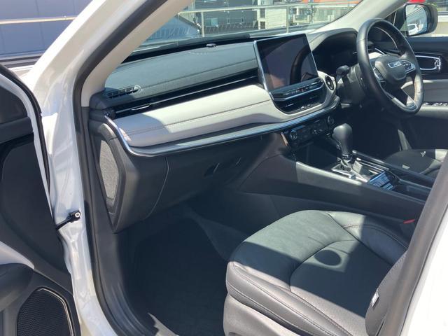 ジープ・コンパス リミテッド　新車保証継承　整備付　ワンオーナー　ナビ　ＥＴＣ　バックカメラ　レザーシート　シートヒーター　サイドバイザー　ルーフレール　スマートキー　アダプティブクルーズコントロール　プライバシーガラス（20枚目）