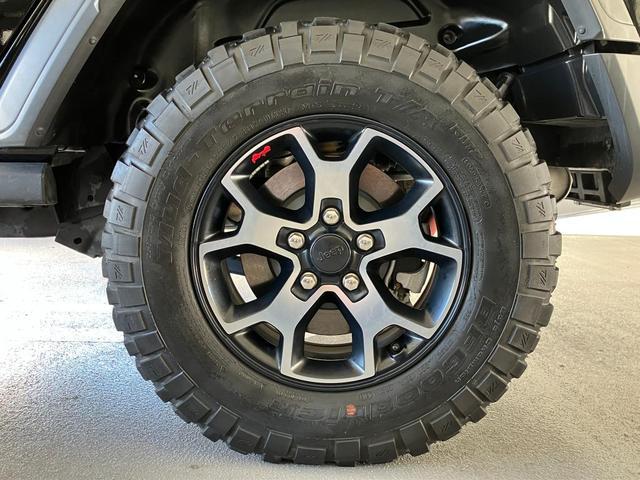ジープ・ラングラーアンリミテッド ルビコン 認定中古車保証 整備付 ワンオーナー 純正ナビ レザーシート シートヒーター バックカメラ BF Good rich マットテレインタイヤ Bluetooth 3600ccV6エンジン ETC2.0(13枚目)