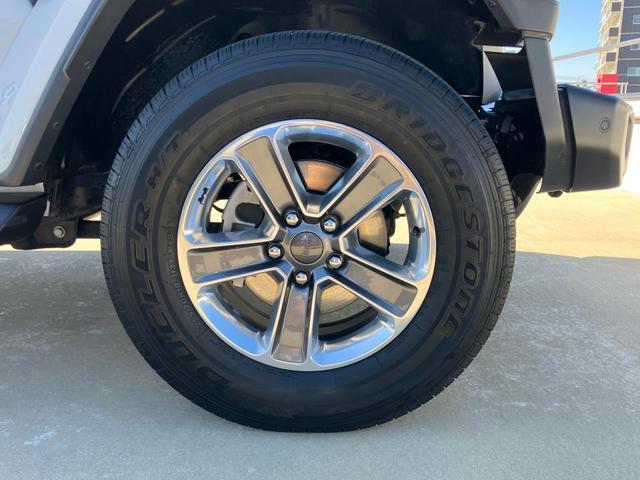 ジープ・ラングラーアンリミテッド サハラ 認定中古車保証付 整備付 ワンオーナー 2.0ターボ ナビ ETC フロント&サイド&バックカメラ レザーシート シートヒーター ハンドルヒーター コーナーセンサー 追従オートクルーズ スマートキー(10枚目)