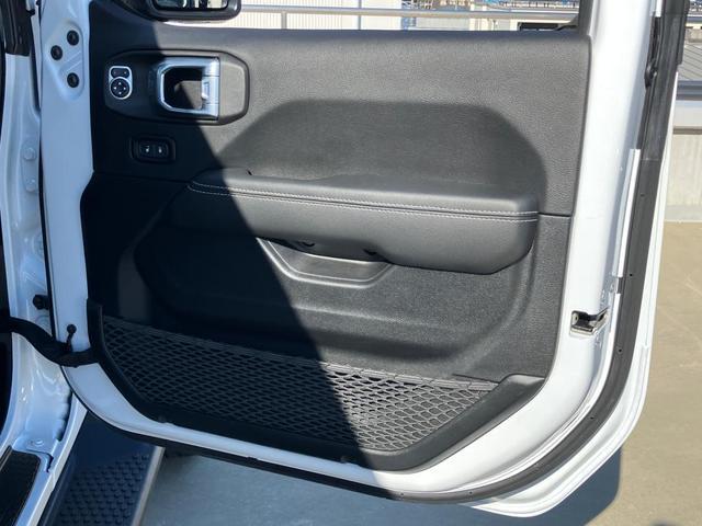 ジープ・ラングラーアンリミテッド サハラ 認定中古車保証付 整備付 ワンオーナー 2.0ターボ ナビ ETC フロント&サイド&バックカメラ レザーシート シートヒーター ハンドルヒーター コーナーセンサー 追従オートクルーズ スマートキー(17枚目)