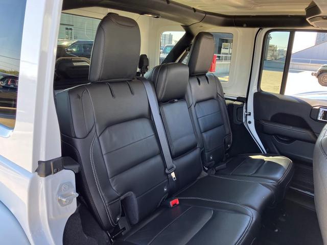 ジープ・ラングラーアンリミテッド サハラ 認定中古車保証付 整備付 ワンオーナー 2.0ターボ ナビ ETC フロント&サイド&バックカメラ レザーシート シートヒーター ハンドルヒーター コーナーセンサー 追従オートクルーズ スマートキー(19枚目)