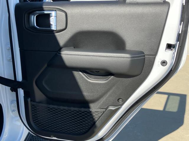 ジープ・ラングラーアンリミテッド サハラ 認定中古車保証付 整備付 ワンオーナー 2.0ターボ ナビ ETC フロント&サイド&バックカメラ レザーシート シートヒーター ハンドルヒーター コーナーセンサー 追従オートクルーズ スマートキー(20枚目)