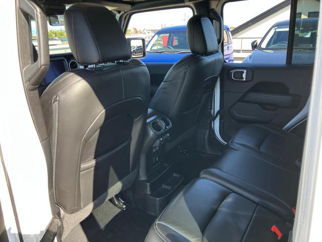 ジープ・ラングラーアンリミテッド サハラ 認定中古車保証付 整備付 ワンオーナー 2.0ターボ ナビ ETC フロント&サイド&バックカメラ レザーシート シートヒーター ハンドルヒーター コーナーセンサー 追従オートクルーズ スマートキー(24枚目)