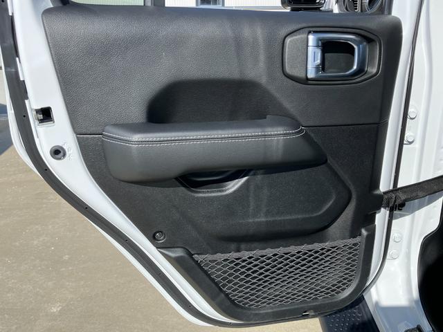 ジープ・ラングラーアンリミテッド サハラ 認定中古車保証付 整備付 ワンオーナー 2.0ターボ ナビ ETC フロント&サイド&バックカメラ レザーシート シートヒーター ハンドルヒーター コーナーセンサー 追従オートクルーズ スマートキー(26枚目)