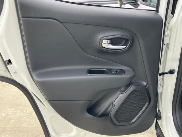 ジープ・レネゲード リミテッド　認定中古車保証付　整備付　後期モデル　ワンオーナー　革シート　ナビ　ＥＴＣ　バックカメラ　１．３Ｌターボ　シートヒーター　ハンドルヒーター　オートクルーズ　バックソナー　ＬＥＤヘッドライト（26枚目）