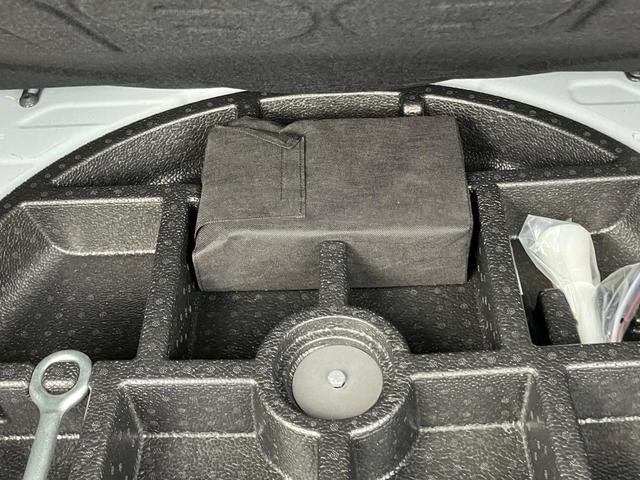 ジープ・レネゲード リミテッド　認定中古車保証付　整備付　後期モデル　ワンオーナー　革シート　ナビ　ＥＴＣ　バックカメラ　１．３Ｌターボ　シートヒーター　ハンドルヒーター　オートクルーズ　バックソナー　ＬＥＤヘッドライト（29枚目）