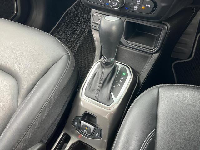 ジープ・レネゲード リミテッド　認定中古車保証付　整備付　後期モデル　ワンオーナー　革シート　ナビ　ＥＴＣ　バックカメラ　１．３Ｌターボ　シートヒーター　ハンドルヒーター　オートクルーズ　バックソナー　ＬＥＤヘッドライト（32枚目）