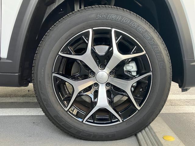 ジープ・コマンダー リミテッドサンルーフ付き 新車保証継承 整備付 弊社試乗車 2.0Lディーセルターボ ブラウンレザーシート シートヒーター ハンズフリーパワーリフトゲート 全方位カメラ 純正ナビ フルセグ ブラックルーフ 障害物センサー(10枚目)