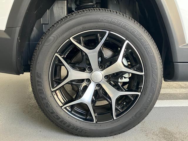 ジープ・コマンダー リミテッドサンルーフ付き 新車保証継承 整備付 弊社試乗車 2.0Lディーセルターボ ブラウンレザーシート シートヒーター ハンズフリーパワーリフトゲート 全方位カメラ 純正ナビ フルセグ ブラックルーフ 障害物センサー(11枚目)