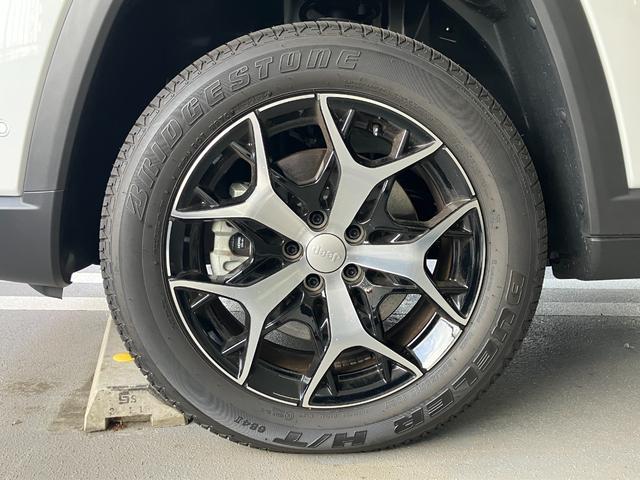 ジープ・コマンダー リミテッドサンルーフ付き 新車保証継承 整備付 弊社試乗車 2.0Lディーセルターボ ブラウンレザーシート シートヒーター ハンズフリーパワーリフトゲート 全方位カメラ 純正ナビ フルセグ ブラックルーフ 障害物センサー(12枚目)