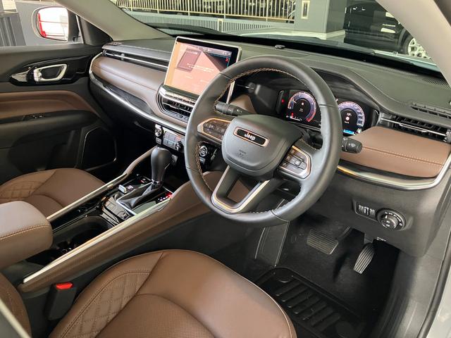 ジープ・コマンダー リミテッドサンルーフ付き 新車保証継承 整備付 弊社試乗車 2.0Lディーセルターボ ブラウンレザーシート シートヒーター ハンズフリーパワーリフトゲート 全方位カメラ 純正ナビ フルセグ ブラックルーフ 障害物センサー(15枚目)