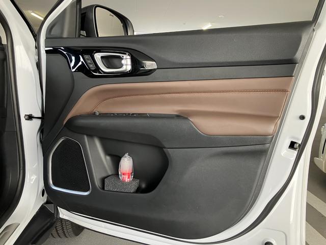 ジープ・コマンダー リミテッドサンルーフ付き 新車保証継承 整備付 弊社試乗車 2.0Lディーセルターボ ブラウンレザーシート シートヒーター ハンズフリーパワーリフトゲート 全方位カメラ 純正ナビ フルセグ ブラックルーフ 障害物センサー(17枚目)