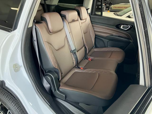 ジープ・コマンダー リミテッドサンルーフ付き 新車保証継承 整備付 弊社試乗車 2.0Lディーセルターボ ブラウンレザーシート シートヒーター ハンズフリーパワーリフトゲート 全方位カメラ 純正ナビ フルセグ ブラックルーフ 障害物センサー(19枚目)