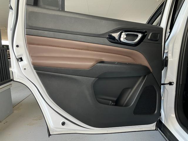 ジープ・コマンダー リミテッドサンルーフ付き 新車保証継承 整備付 弊社試乗車 2.0Lディーセルターボ ブラウンレザーシート シートヒーター ハンズフリーパワーリフトゲート 全方位カメラ 純正ナビ フルセグ ブラックルーフ 障害物センサー(26枚目)