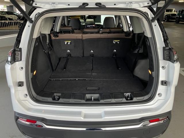 ジープ・コマンダー リミテッドサンルーフ付き 新車保証継承 整備付 弊社試乗車 2.0Lディーセルターボ ブラウンレザーシート シートヒーター ハンズフリーパワーリフトゲート 全方位カメラ 純正ナビ フルセグ ブラックルーフ 障害物センサー(28枚目)