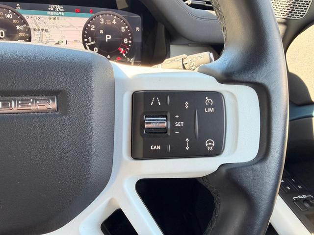 ディフェンダー １１０ＳＥ　Ｐ３００　認定中古車　１オ―ナー　禁煙車　エアサス　サンルーフ　純正２０インチアルミ　アダプティブクルーズ　ＭＥＲＩＤＩＡＮ　液晶メーター　３Ｄサラウンドカメラ　急速クーラーボックス　衝突軽減　スマートキー（5枚目）