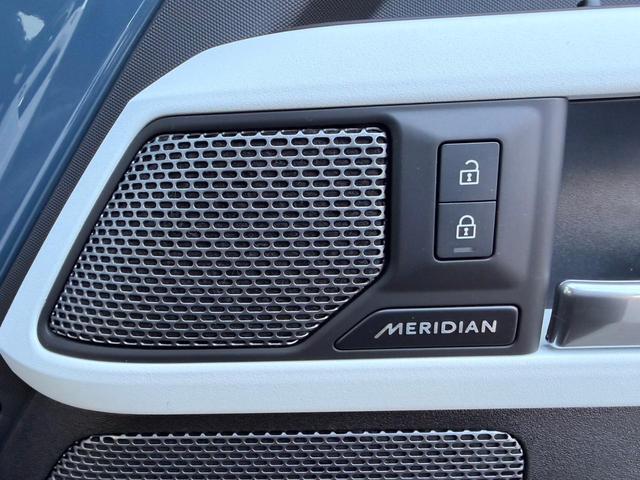 ディフェンダー １１０ＳＥ　Ｐ３００　認定中古車　１オ―ナー　禁煙車　エアサス　サンルーフ　純正２０インチアルミ　アダプティブクルーズ　ＭＥＲＩＤＩＡＮ　液晶メーター　３Ｄサラウンドカメラ　急速クーラーボックス　衝突軽減　スマートキー（7枚目）