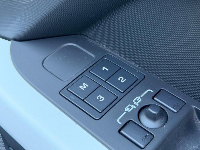 ディフェンダー １１０ＳＥ　Ｐ３００　認定中古車　１オ―ナー　禁煙車　エアサス　サンルーフ　純正２０インチアルミ　アダプティブクルーズ　ＭＥＲＩＤＩＡＮ　液晶メーター　３Ｄサラウンドカメラ　急速クーラーボックス　衝突軽減　スマートキー（14枚目）