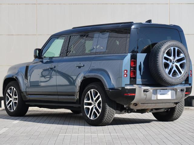 ディフェンダー １１０ＳＥ　Ｐ３００　認定中古車　１オ―ナー　禁煙車　エアサス　サンルーフ　純正２０インチアルミ　アダプティブクルーズ　ＭＥＲＩＤＩＡＮ　液晶メーター　３Ｄサラウンドカメラ　急速クーラーボックス　衝突軽減　スマートキー（20枚目）