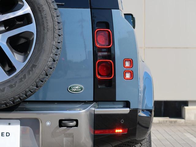 ディフェンダー １１０ＳＥ　Ｐ３００　認定中古車　１オ―ナー　禁煙車　エアサス　サンルーフ　純正２０インチアルミ　アダプティブクルーズ　ＭＥＲＩＤＩＡＮ　液晶メーター　３Ｄサラウンドカメラ　急速クーラーボックス　衝突軽減　スマートキー（31枚目）