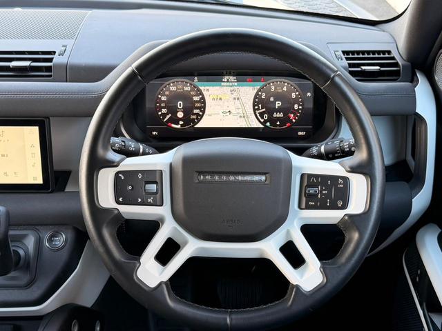 ディフェンダー １１０ＳＥ　Ｐ３００　認定中古車　１オ―ナー　禁煙車　エアサス　サンルーフ　純正２０インチアルミ　アダプティブクルーズ　ＭＥＲＩＤＩＡＮ　液晶メーター　３Ｄサラウンドカメラ　急速クーラーボックス　衝突軽減　スマートキー（34枚目）