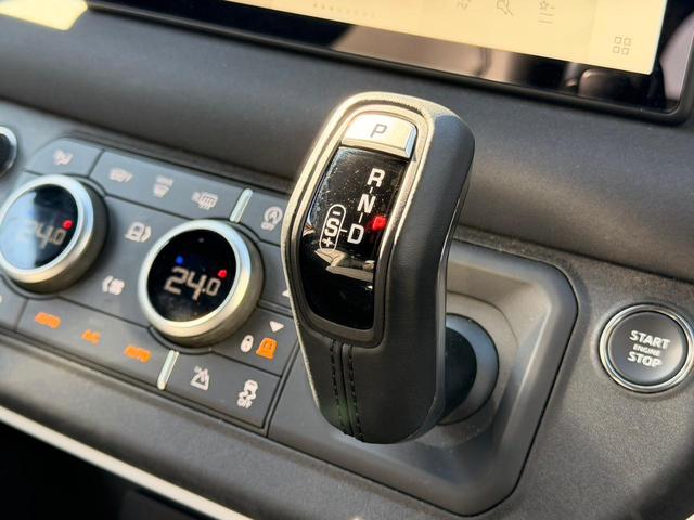 ディフェンダー １１０ＳＥ　Ｐ３００　認定中古車　１オ―ナー　禁煙車　エアサス　サンルーフ　純正２０インチアルミ　アダプティブクルーズ　ＭＥＲＩＤＩＡＮ　液晶メーター　３Ｄサラウンドカメラ　急速クーラーボックス　衝突軽減　スマートキー（38枚目）