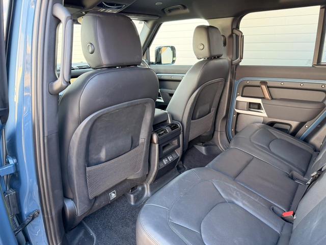 ディフェンダー １１０ＳＥ　Ｐ３００　認定中古車　１オ―ナー　禁煙車　エアサス　サンルーフ　純正２０インチアルミ　アダプティブクルーズ　ＭＥＲＩＤＩＡＮ　液晶メーター　３Ｄサラウンドカメラ　急速クーラーボックス　衝突軽減　スマートキー（47枚目）