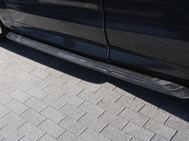 レンジローバースポーツ ダイナミックＳＥ　Ｄ３００　認定中古車　１オ―ナー　ブラックパック　禁煙車　電動サイドステップ　アダプティブクルーズ　ＭＥＲＩＤＩＡＮ　シートヒーター＆クーラー　２２インチアルミ　デジタルＬＥＤ　ブラックルーフ　ハンドルヒーター（4枚目）