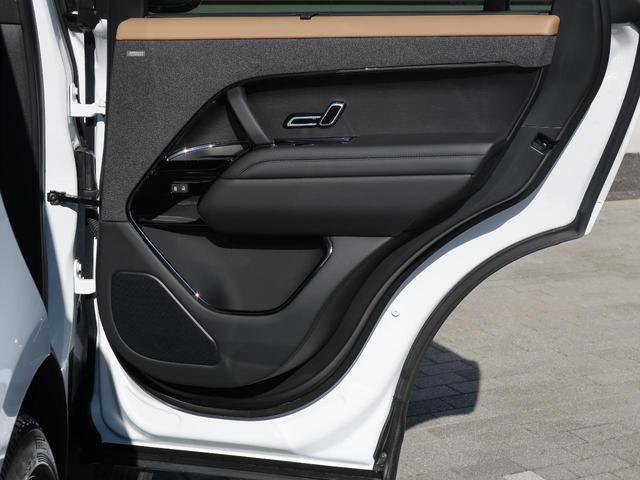 レンジローバースポーツ オートバイオグラフィー　Ｐ５５０ｅ　認定中古車　ＰＨＥＶ　１オ―ナー　禁煙車　サンルーフ　電動サイドステップ　アダプティブクルーズ　ＭＥＲＩＤＩＡＮ３Ｄサラウンド　シートヒーター＆クーラー＆マッサージ　ヘッドアップディスプレイ（63枚目）